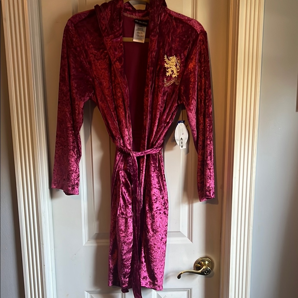 Girls Harry Potter burgundy velvet bathrobe with tags. Never worn!
